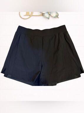 Lululemon size L relaxed fit. HR 4” Black